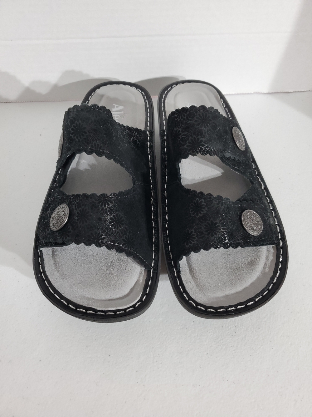 Alegria Sz 39 Black Floral Embroidered Slide Sandals